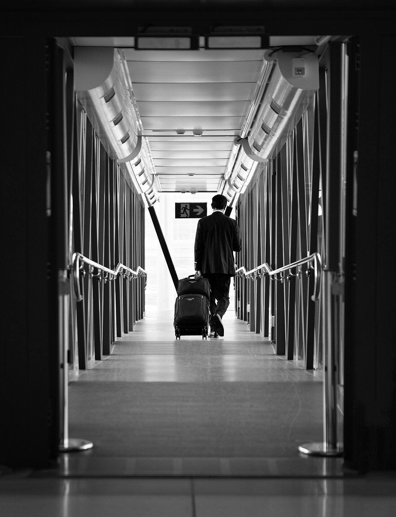 Expedia z 30 nowościami: lounge przy opóźnieniu i płatność później